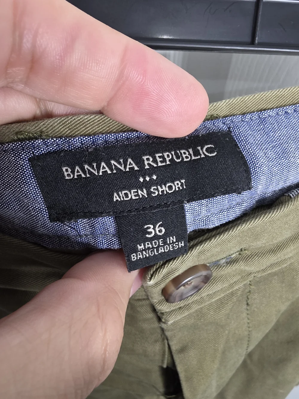 Banana Republic Olive Green Flat-Front Men’s Shorts